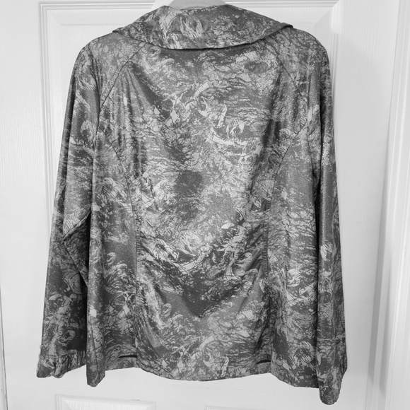Chico's Zenergy Jacket Neema Evelyn Foil Zipper Front Silver Black 2 - Picture 4 of 5